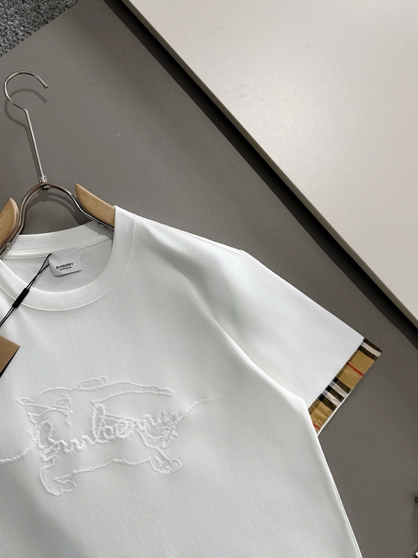 ブランドTシャツ側面デザイン